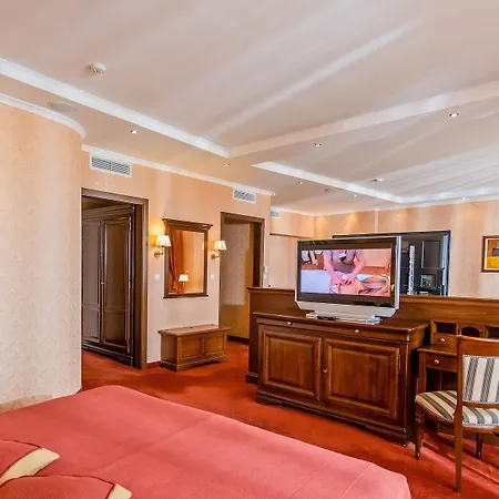 Grand - Medical Hotel